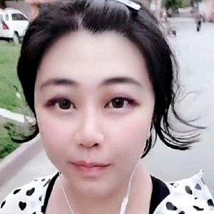 乔碧萝殿下微博宣布恋情，还晒出了照片，网友们看了都不淡定了。