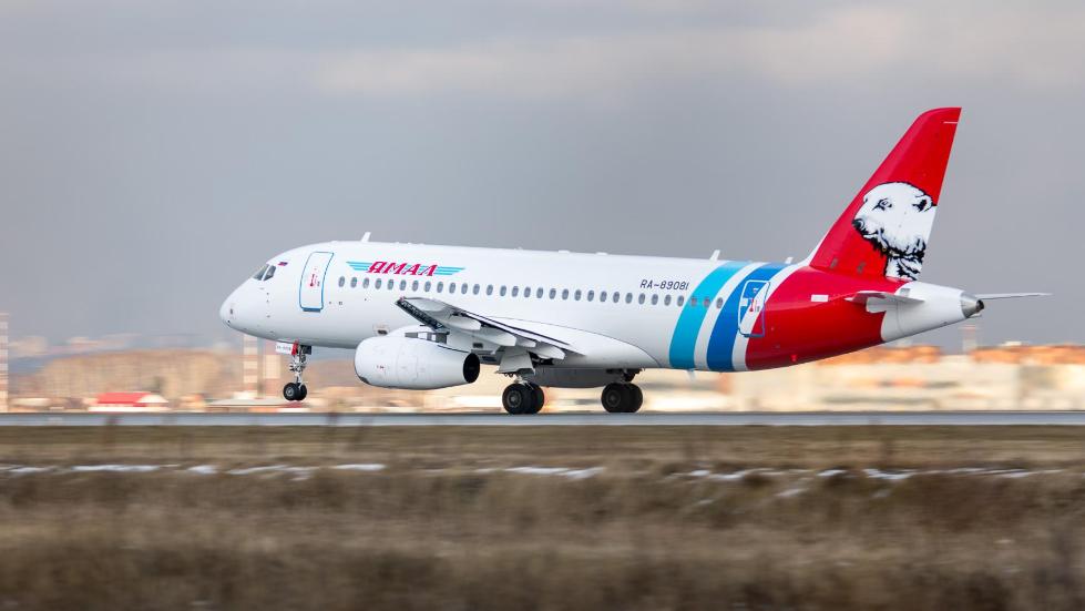 俄一客机引擎故障成功迫降在秋明机场未造成人员伤亡