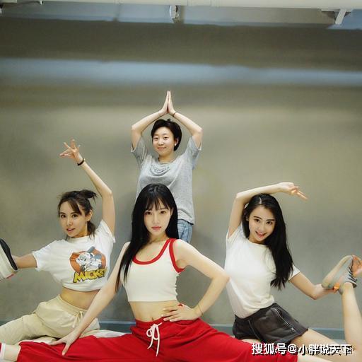 为啥要穿红背心 e56651675c2b42b3838f4e22327f11fc.jpeg