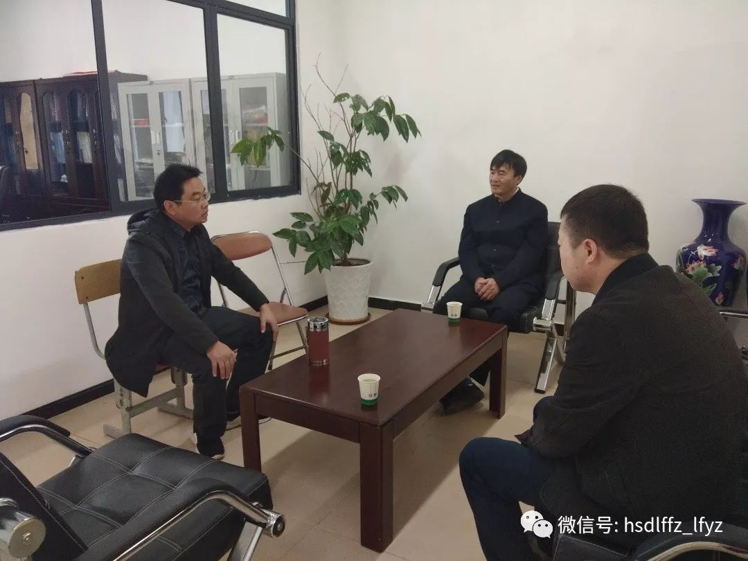 武汉二中校长汪寿光与我校校长周兴中座谈参观由武汉二中捐资修建的