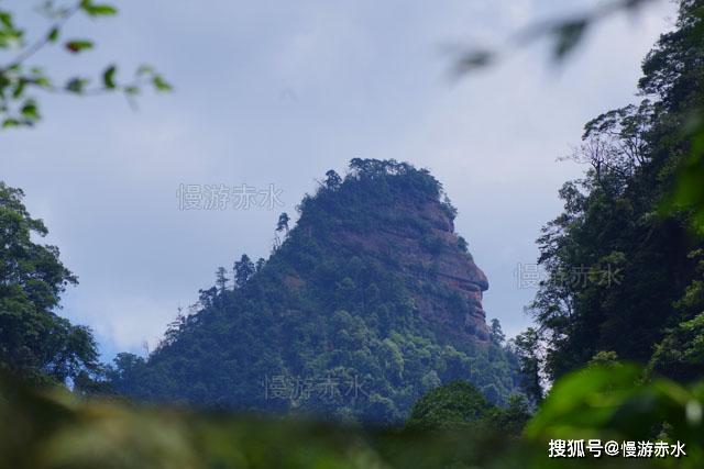 仙鹤村,贵州省遵义赤水市官渡镇南面的一个小山村,一个因为仙鹤峰和