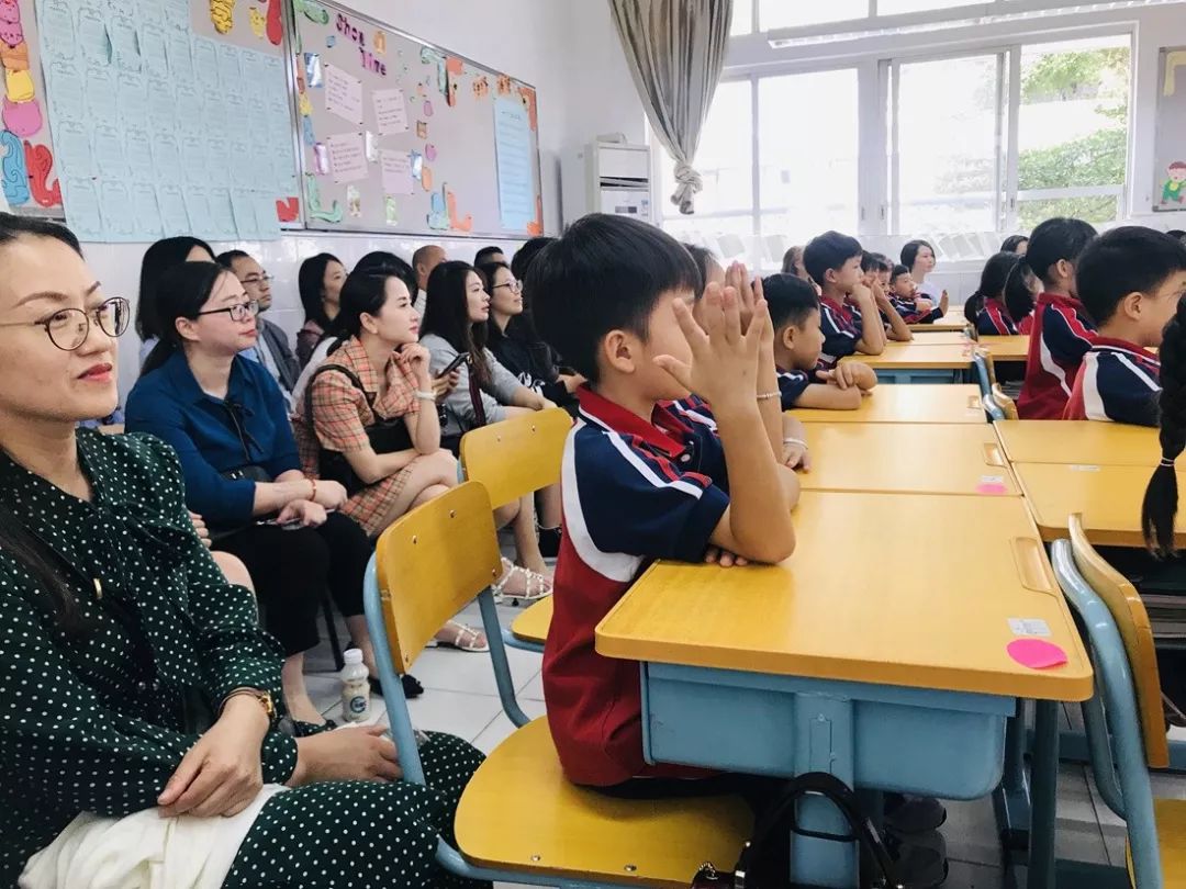 开家长会怎么穿搭学生_学生开家长会图片