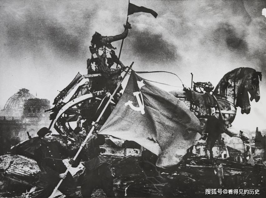 原创二战老照片来自于苏联著名战地摄影师真实记录战争之残酷