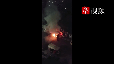 连续爆炸,现场火花四溅!蒙城住小区的都看看