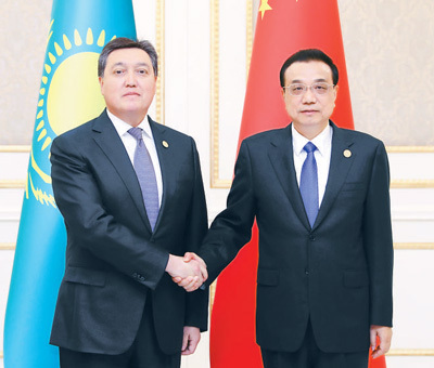 李克强会见哈萨克斯坦总理马明