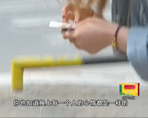 小心东莞一女子的头像被印成情色小卡片