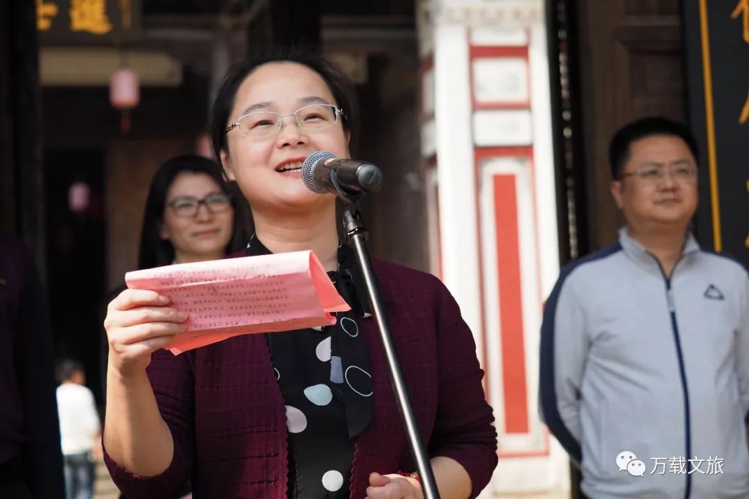 今天万载迎来上海首趟旅游专列500余上海人同游万载古城现场沸腾了