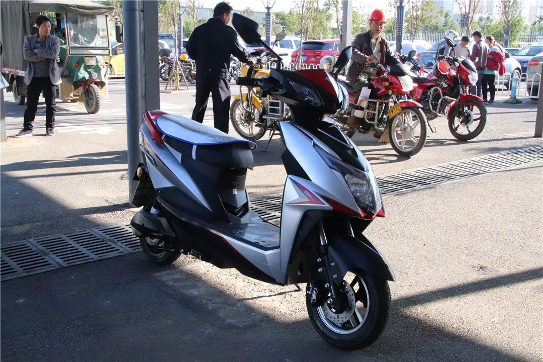 什么是轻便摩托车图片 380afb8df641445195719d936d85b151.jpeg