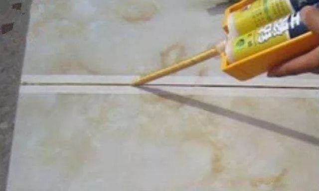 自己在家怎么修复瓷砖 43884a03068c4b2d8833b6082809ba88.jpeg