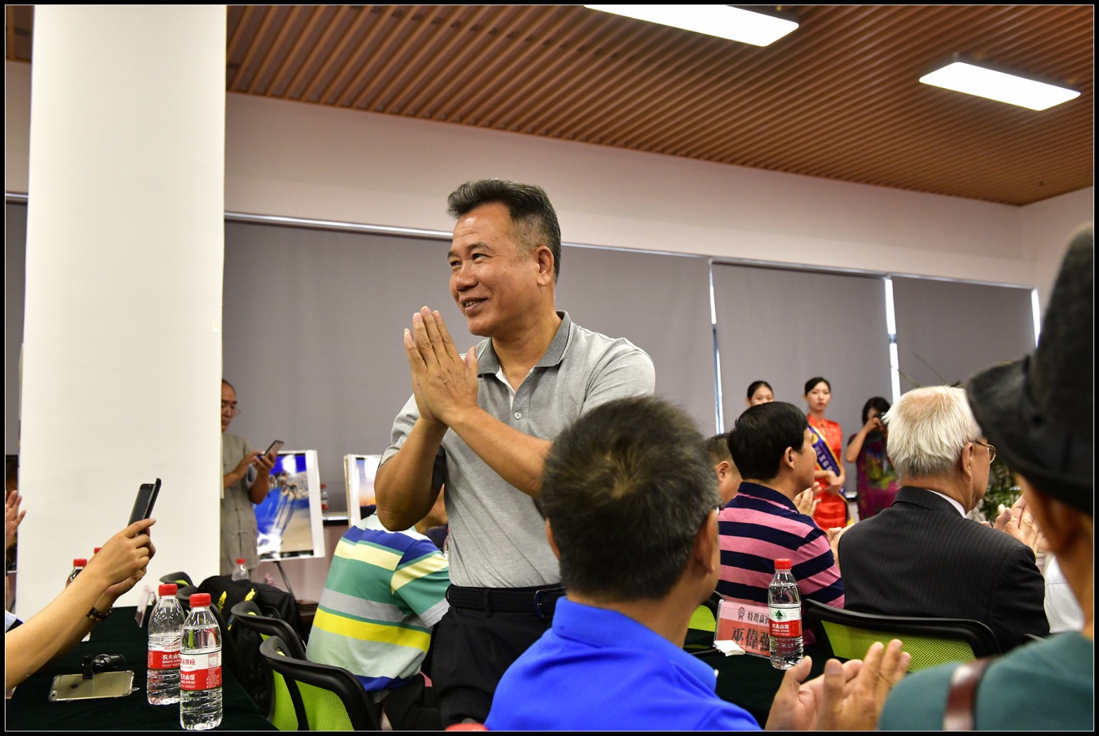 深圳市平湖区摄影学会党支部书记 陈景贤