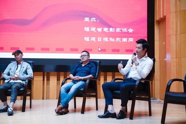 昕影影业总裁杨刚先生担任第二届大学生影像作品展颁奖嘉宾