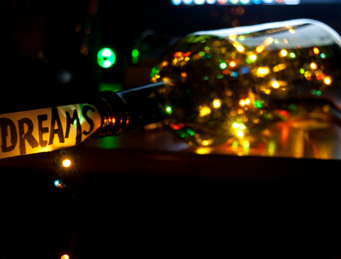 越夜越有机︱打机听段子、秀场小姐姐…谁伴你