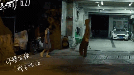 人都在成长中 2015年江西永新县 多名初中生模样的女孩 对一下跪女生