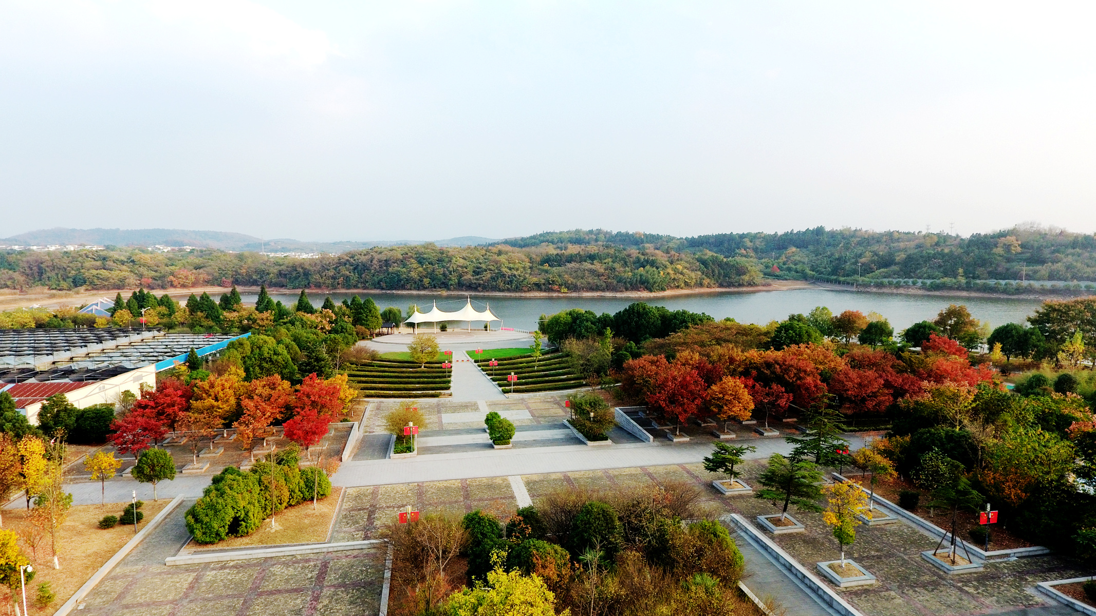 科技观光园地处南京市郊溧水区洪蓝街道傅家边社区,是国家aaa旅游景区