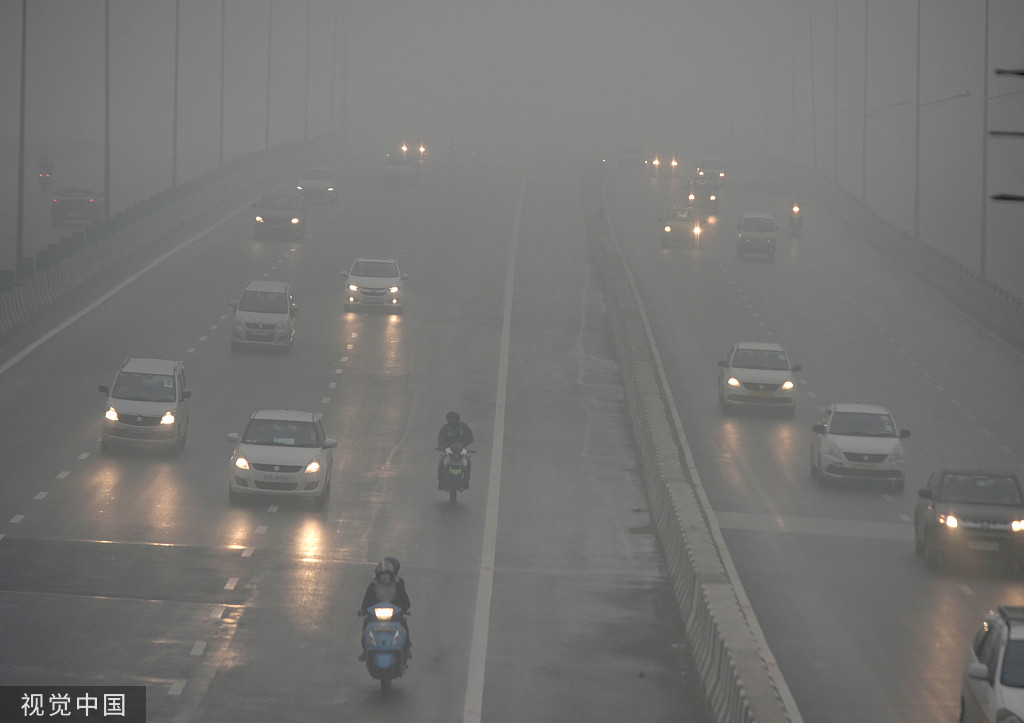 印度新德里空气污染指数爆表:超过500趟航班延