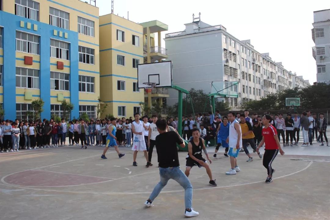 热烈庆祝蓝天学校建校20周年!
