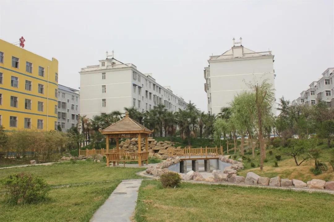 热烈庆祝蓝天学校建校20周年!