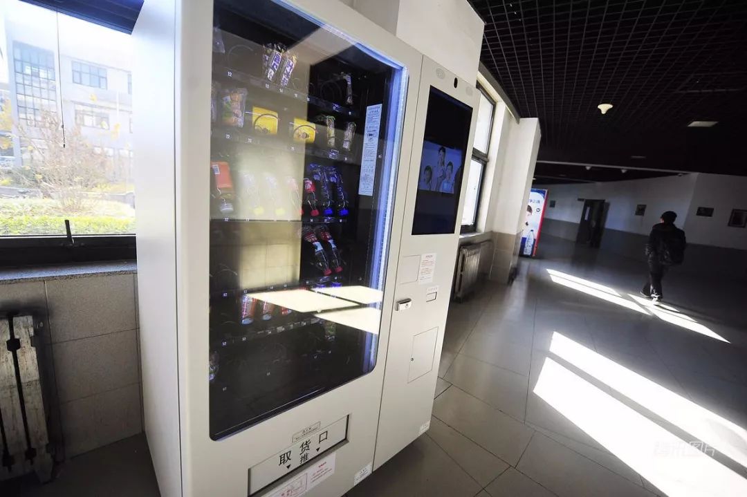 泡泡玛特售货机上海分布 913e423e6cb44fbe8b9b128adc226cc6.jpeg