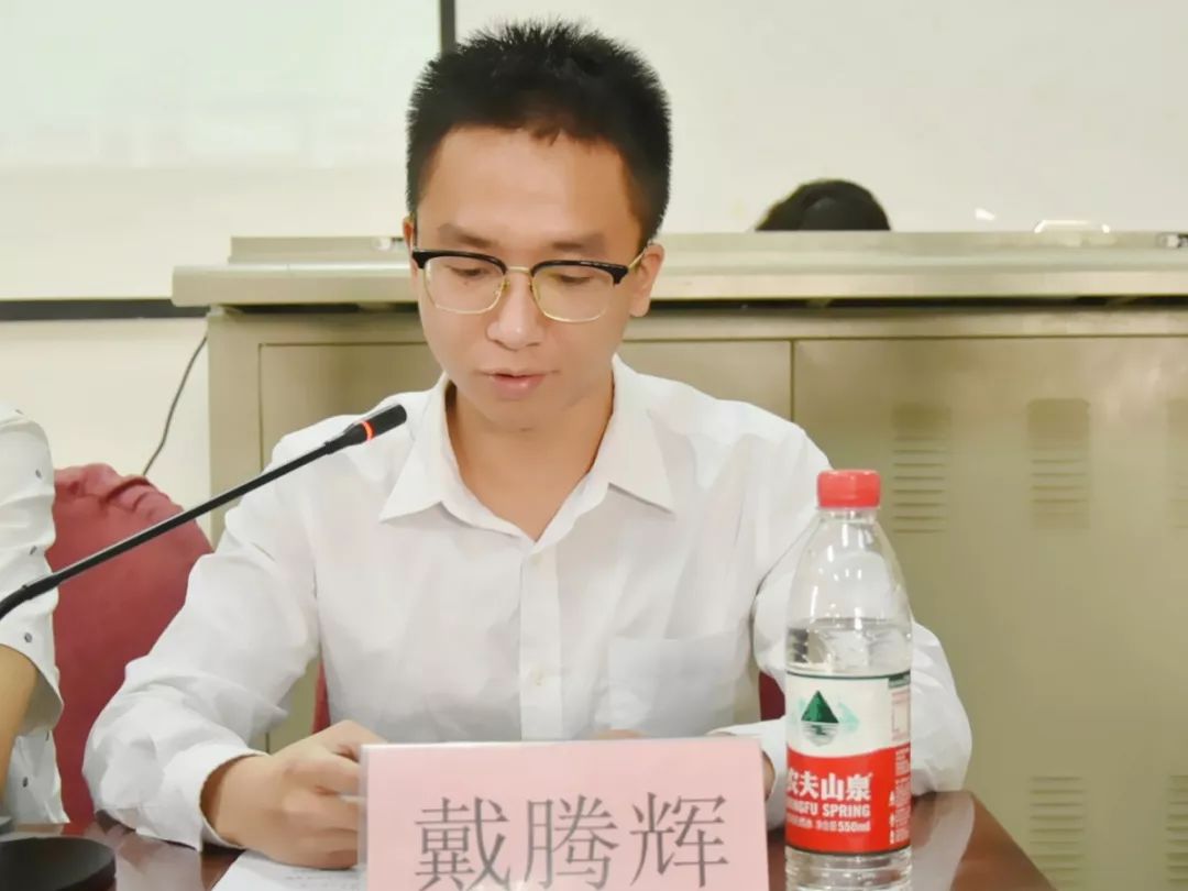讲解机电学院学生会举办活动要求学生会副主席戴腾辉做一个优秀的学生