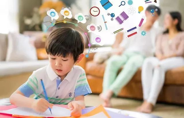 8岁小男孩,不到1年英语听力超过初中生,他父母