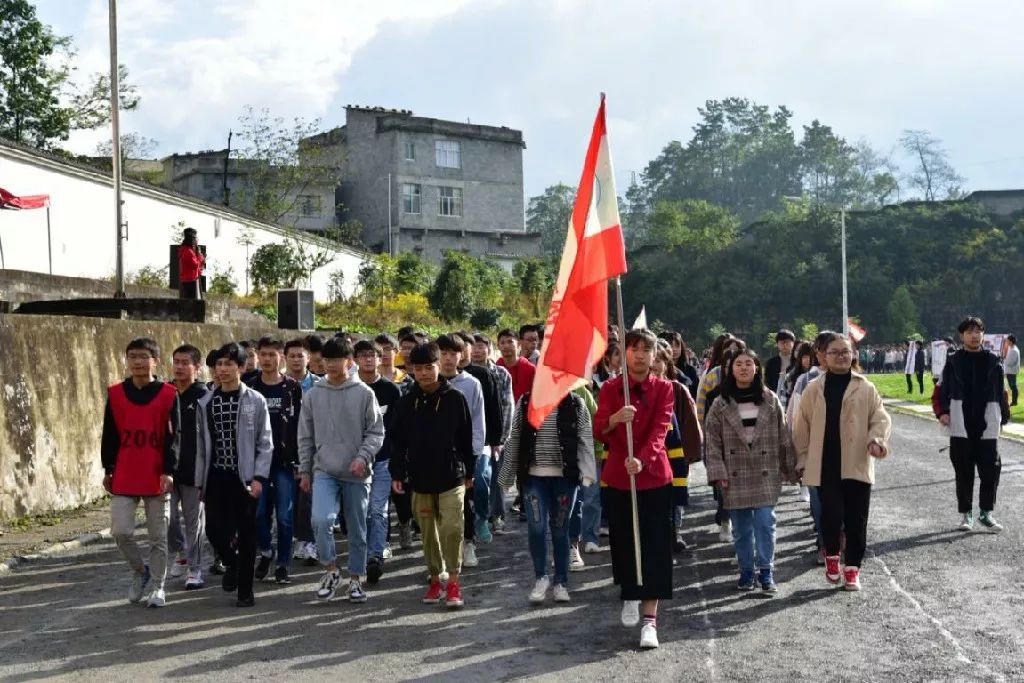 利川三中第51届秋季运动会落幕