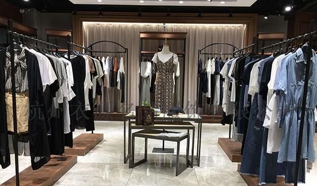 服饰店铺图片 bbd2402ee5f947a297f637cfec035762.jpeg