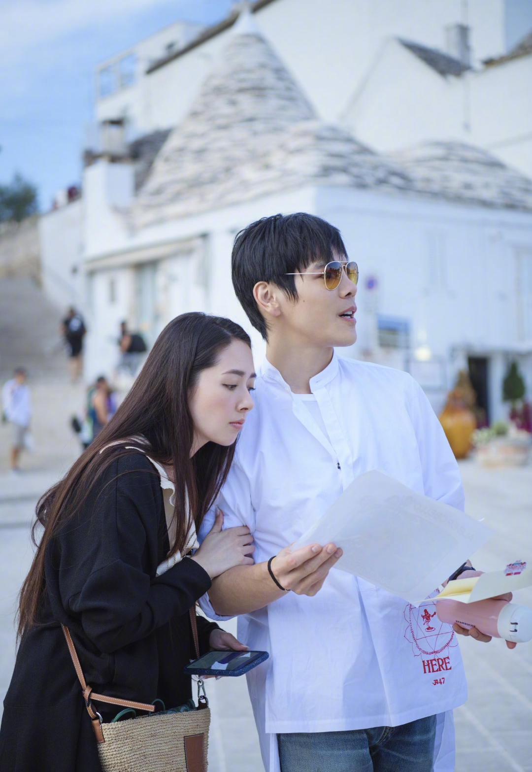 郭碧婷向佐现身做公益,夫妻穿同款卫衣配阔腿