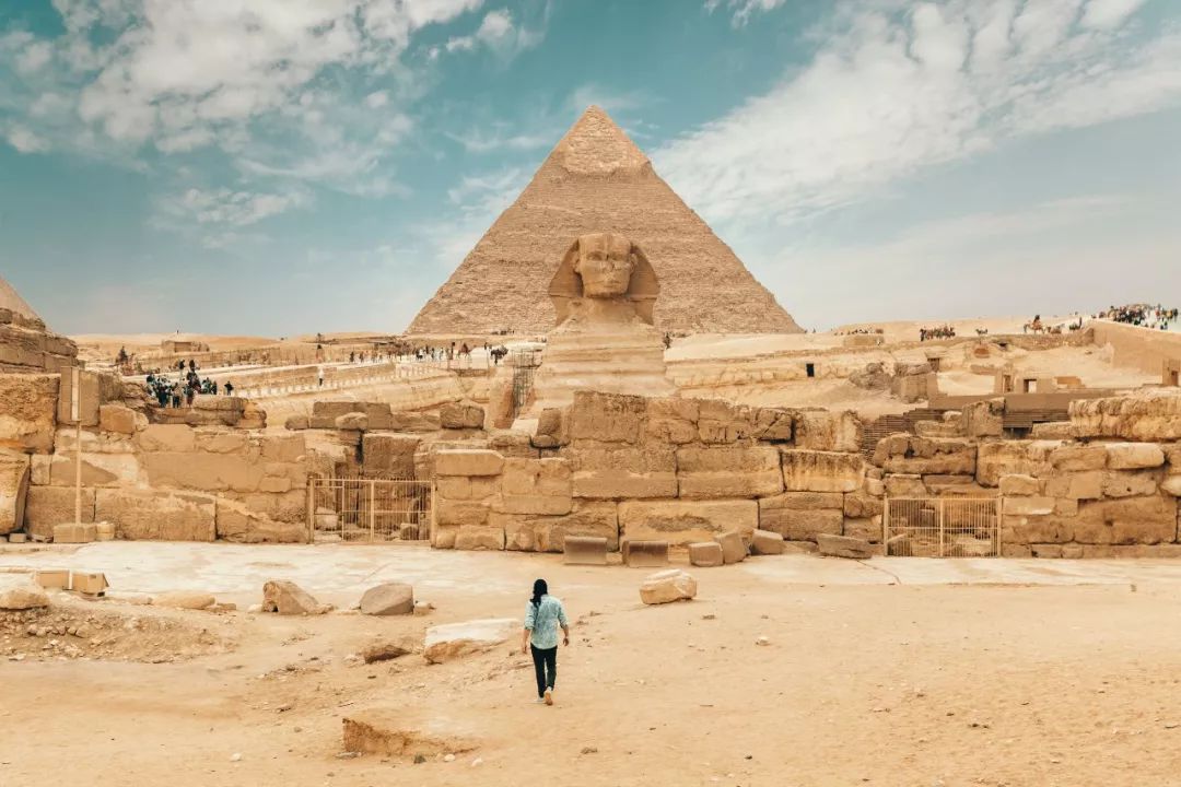 是极具神秘色彩和古老传说的巨大建筑物,为埃及的国家标志之一