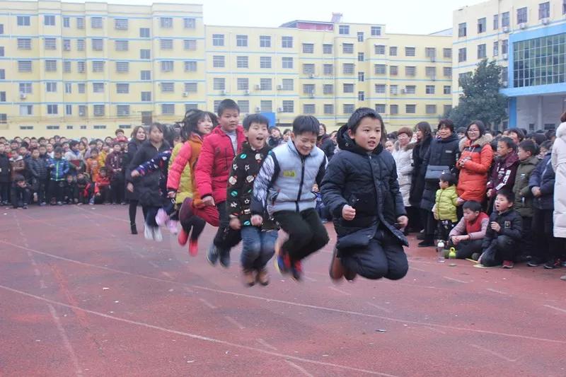 热烈庆祝蓝天学校建校20周年!