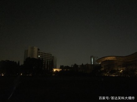 原创毕业前的最后一夜，你都做了什么？网友：笑着笑着就哭了