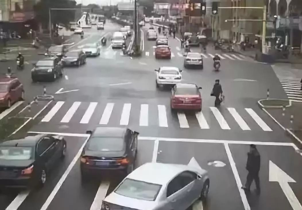 绿灯左转车道直行扣几分 fc40dbc5b9be48988d5cc6c1935a3f3e.jpeg