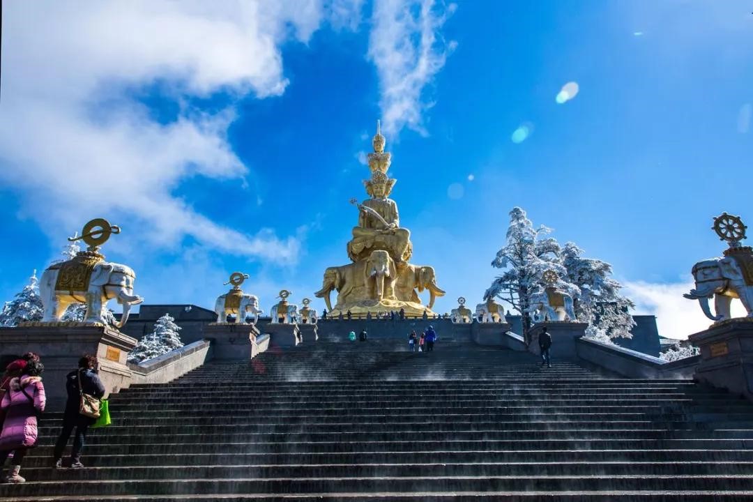 峨眉山市有多少人口_国庆临近 峨眉山率先开启金秋朝圣之旅(2)