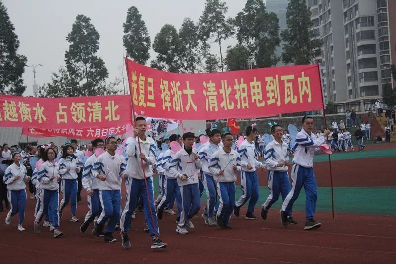 揭阳一中的校服是蓝白基本款8,揭阳第一中学是粤东最早的县立中学之一