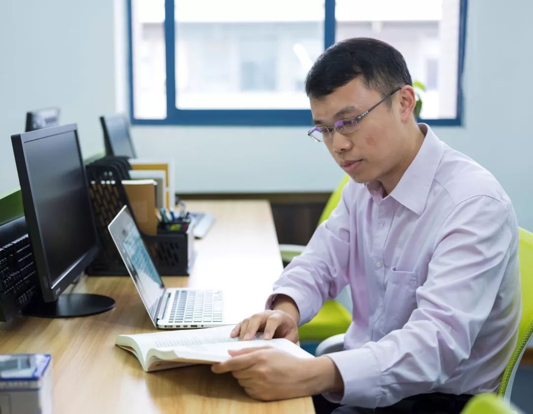 寻访身边的榜样 法学院"85后"教师冯煜清:遇见有趣的灵魂