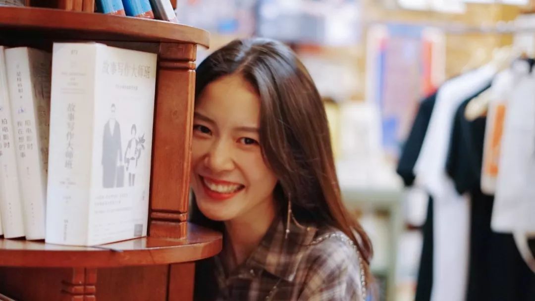 他让我从小男孩变成了小女孩 | 人在书店×