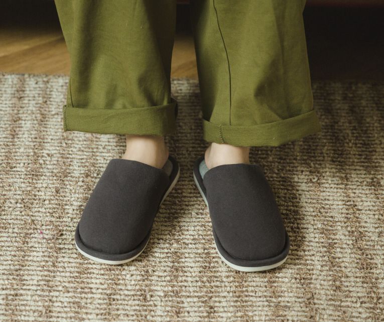 好点的家居拖鞋 d70b36c9fdf546a984c6cfef0b4e2633.jpeg