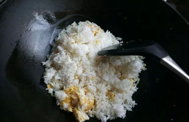 鸡蛋炒大米怎么炒 e4551b61c8d54f2e8f3b5b35133fbbeb.jpeg