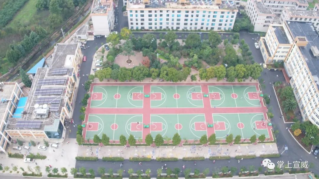 学校创建于1995年,时为宣威市榕城镇第三中学,2001年9月,举办高中教育