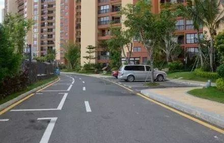 小区地面停车位开发商是否有权租售?