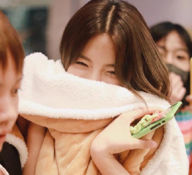 飞机场的女孩视频 ff2a1c203c9d4c709da6d7d45a13457a.jpeg