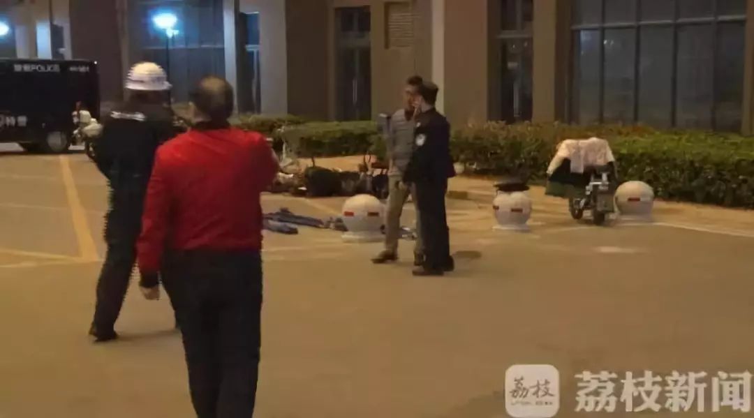 南京一家三口身亡!母子死在室内,丈夫24楼坠亡