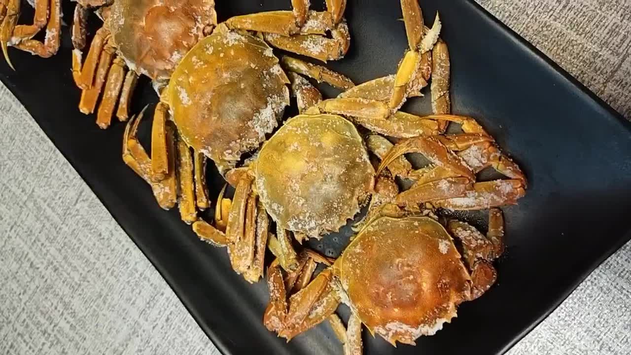 原创盐焗蟹的做法,膏满肥美香甜,趁着大闸蟹价格低迷,狠狠吃上一回