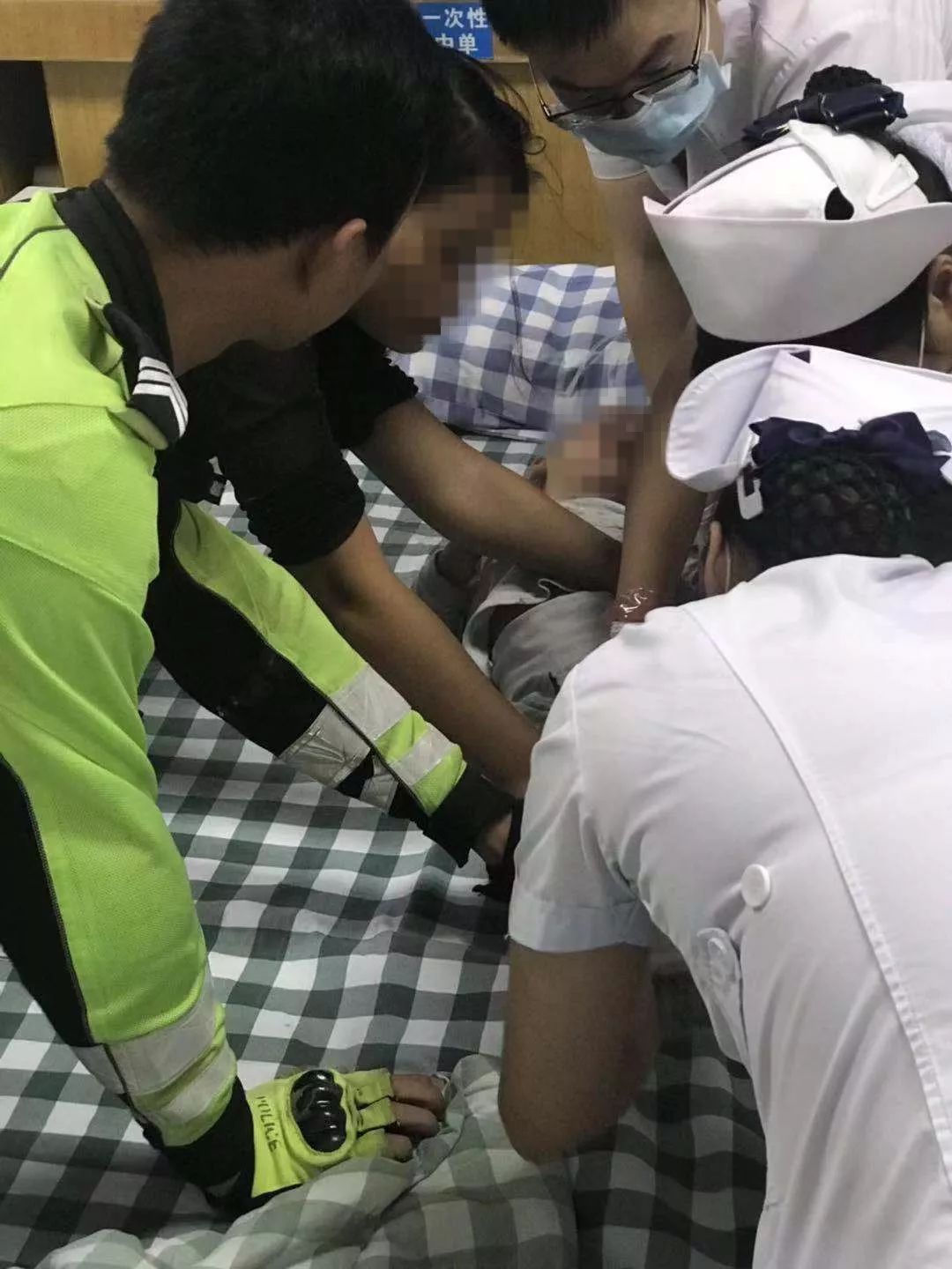 什么情况下会吐鲜血 329a18e4eeaa474aad84576b21664098.jpeg