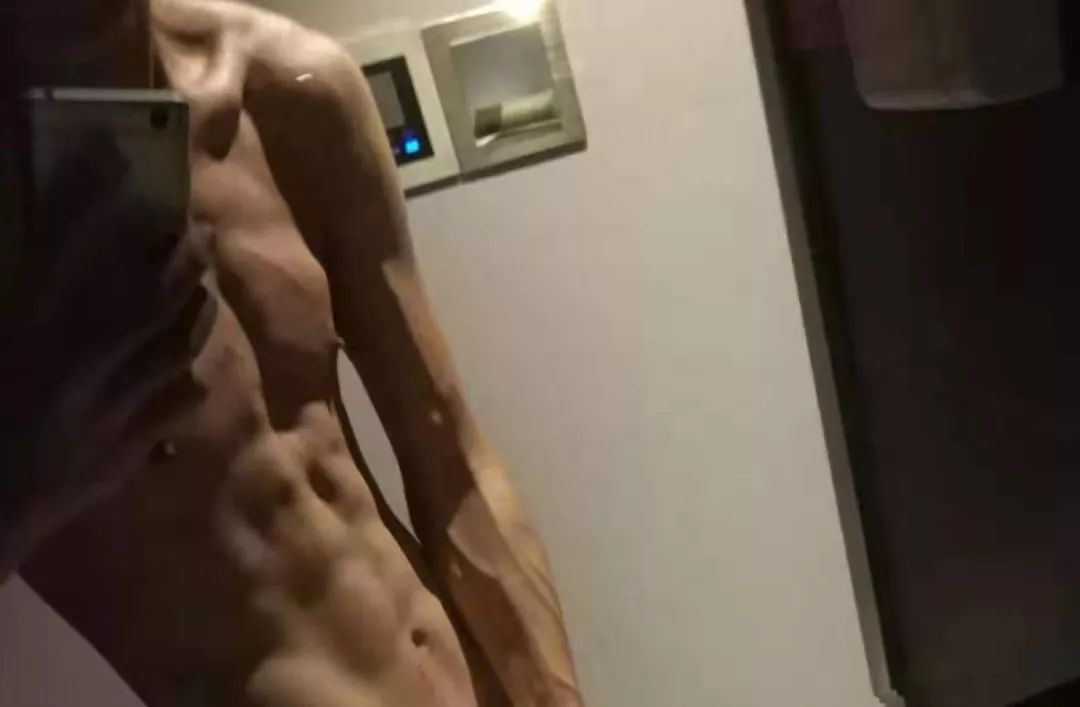 怎么让男的给我看腹肌 4cd21d676362428b9d129e30cf7abf02.jpeg