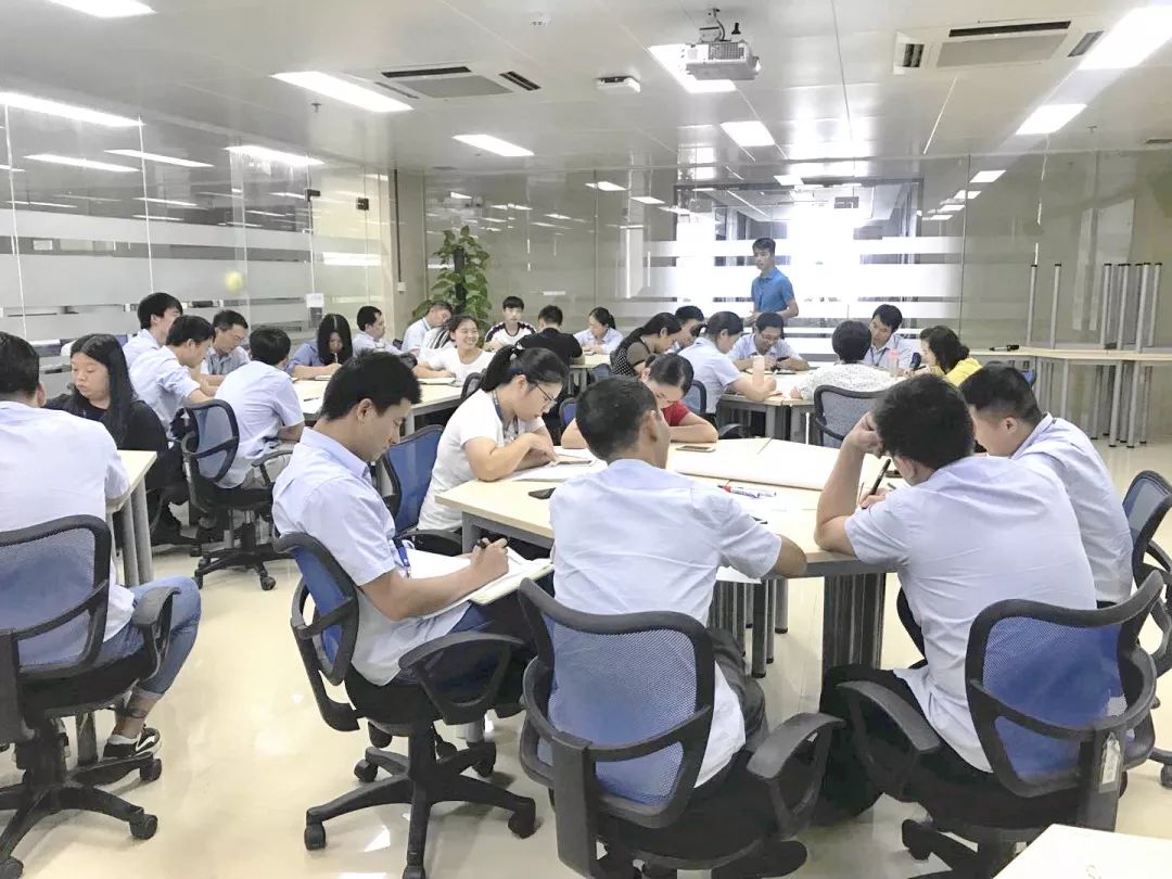 金秋十月记录成长的每一刻坚朗10月培训回顾