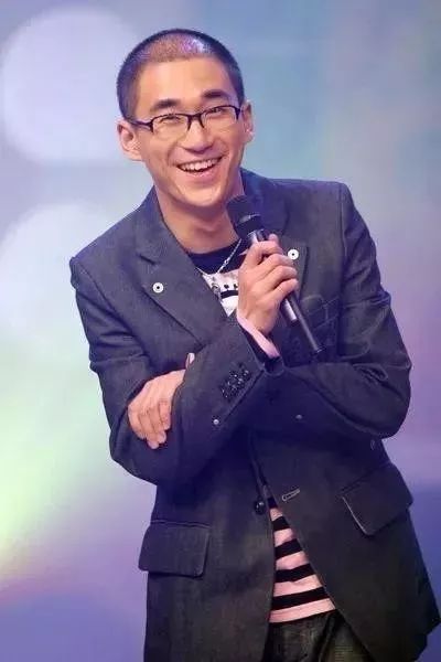 一把年纪还敢签卖身契，张国立怎么生了个狗儿