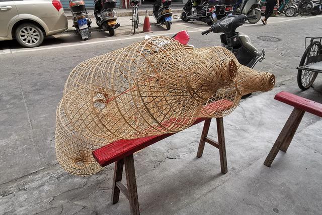 福建莆田街头邂逅扎竹灯笼师傅，感慨又一件民间手工艺将要消失了