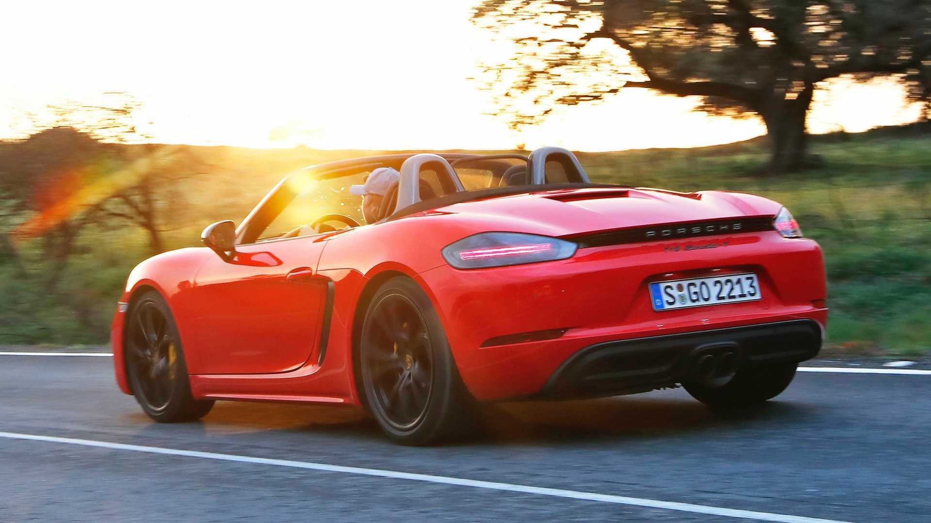 日前,保时捷官方正式发布了2020款的718 boxster t和cayman t车型.