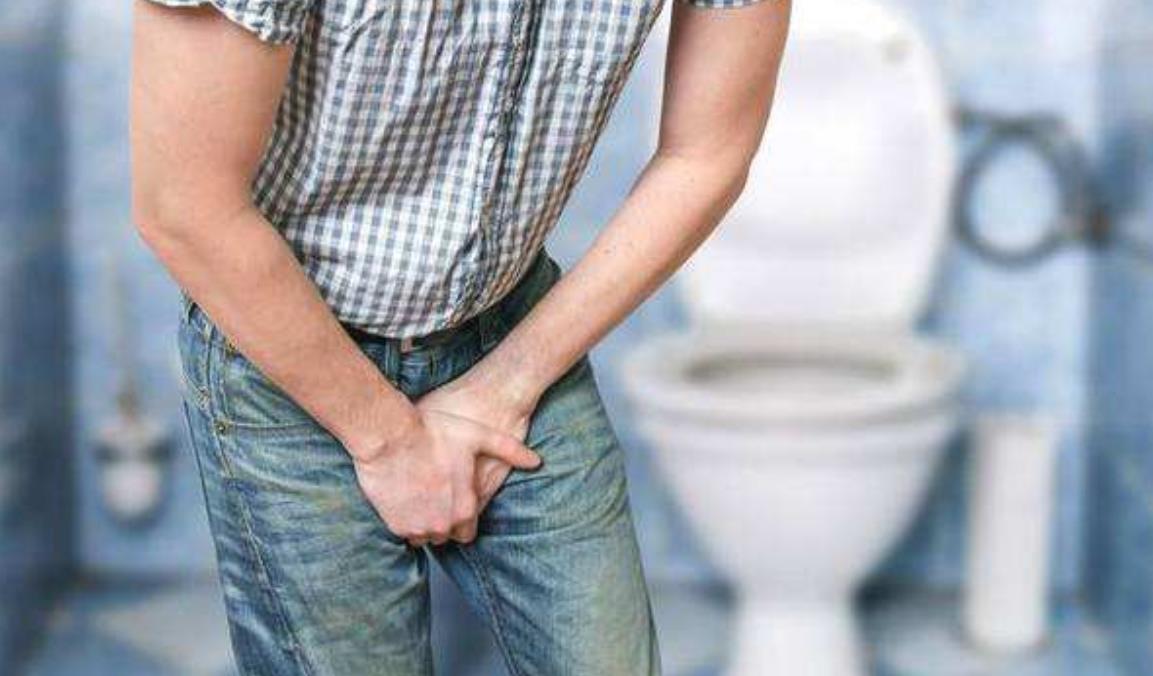 一喝水就想上厕所,是"肾虚"的表现?真正原因有5点