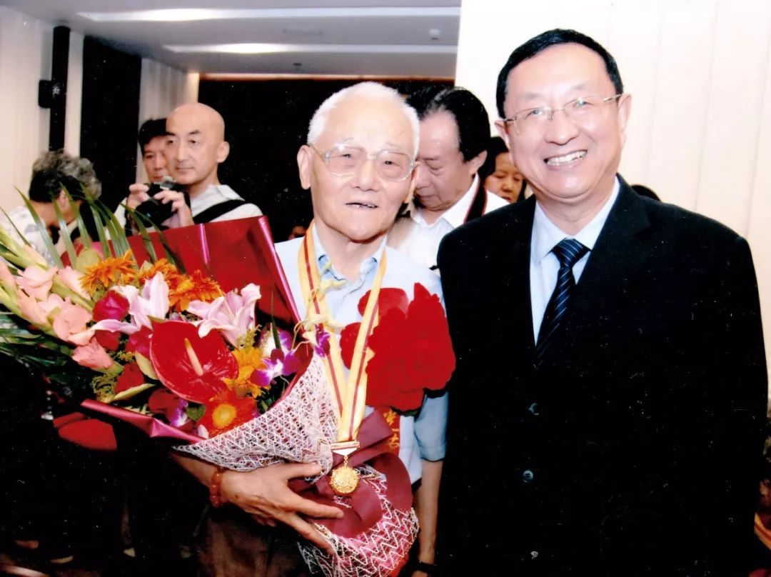 老了就老了动态纯伴奏曲谱_一晃就老了曲谱简谱(3)